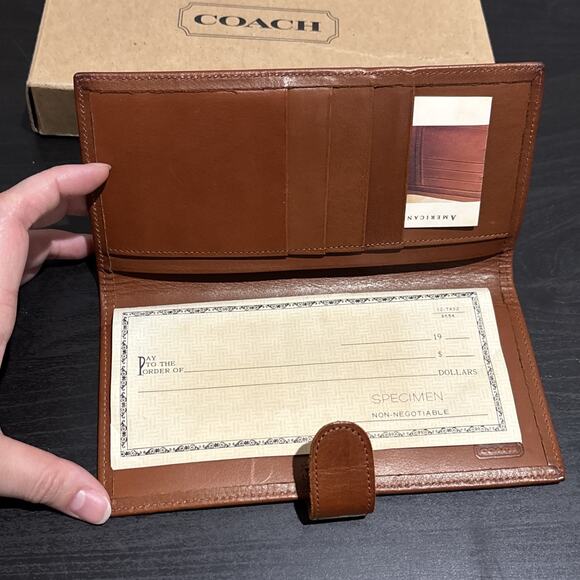NEW IN BOX VINTAGE COACH CHECK BOOK CASE WITH TAB TAN FS4621 - Picture 4 of 13